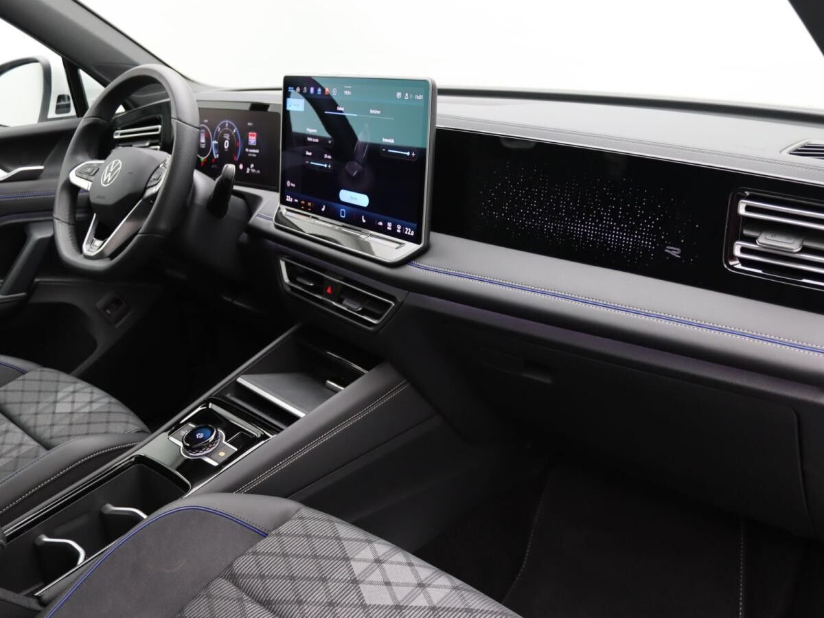 Volkswagen Tiguan R-Line 2.0 TDI 4M DSG / Pano, AHK, LED+