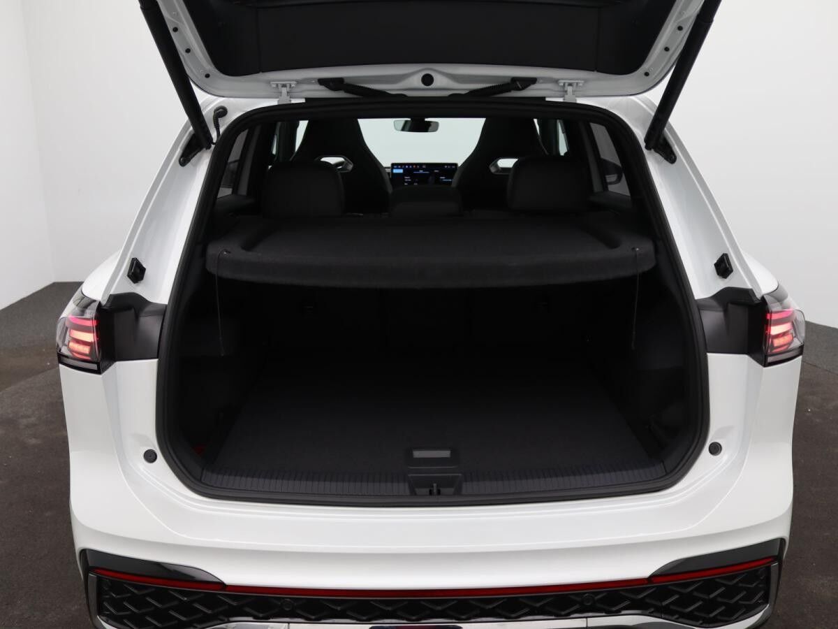 Volkswagen Tiguan R-Line 2.0 TDI 4M DSG / Pano, AHK, LED+