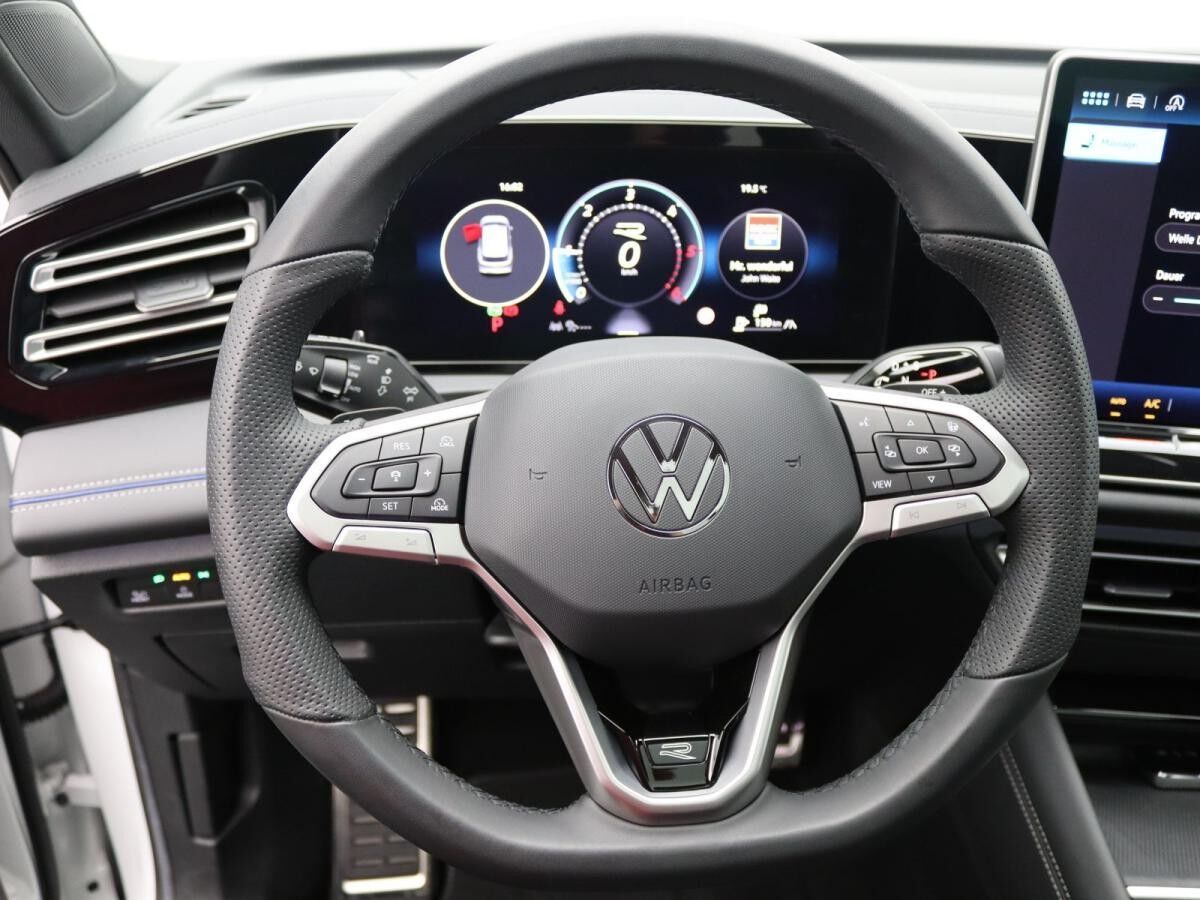 Volkswagen Tiguan R-Line 2.0 TDI 4M DSG / Pano, AHK, LED+