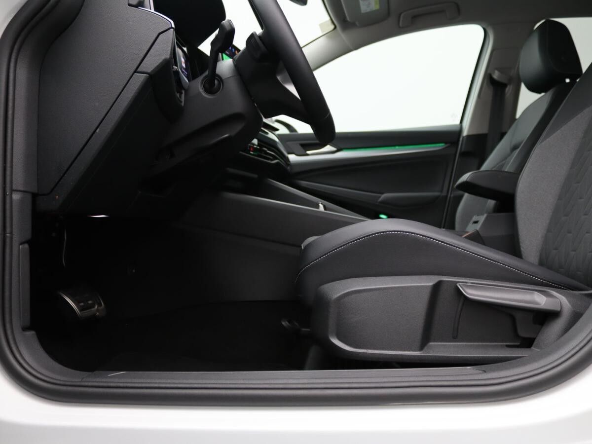 Volkswagen Golf VIII Goal 1.5eTSI DSG / Navi, App, LED, RFK