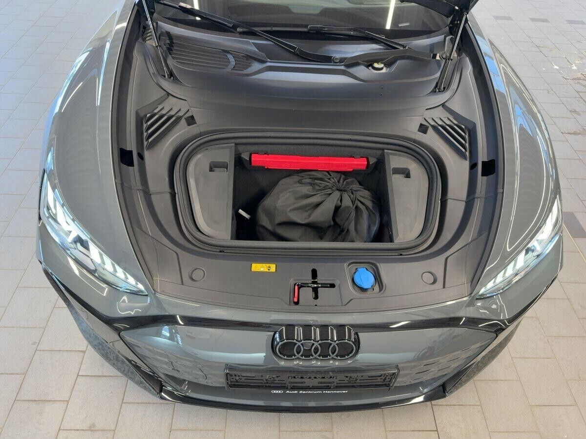 Audi RS e-tron GT performancce quattro Head-Up Laser Massage