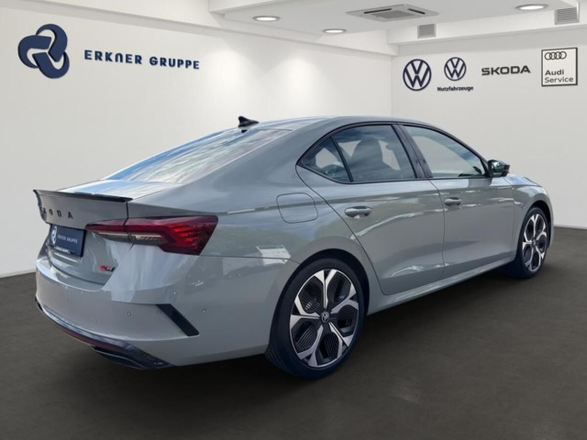 Skoda Octavia Limousine 2.0 TSI DSG 4x4 RS +ACC+BHZFS+360°+NAVI+SHZ+
