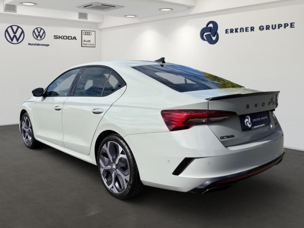 Skoda Octavia Limousine 2.0 TSI DSG 4x4 RS +ACC+BHZFS+360°+NAVI+SHZ+