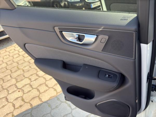 Volvo XC60 T6 AWD Plus Black Edition+LagomPak.+SOFORT