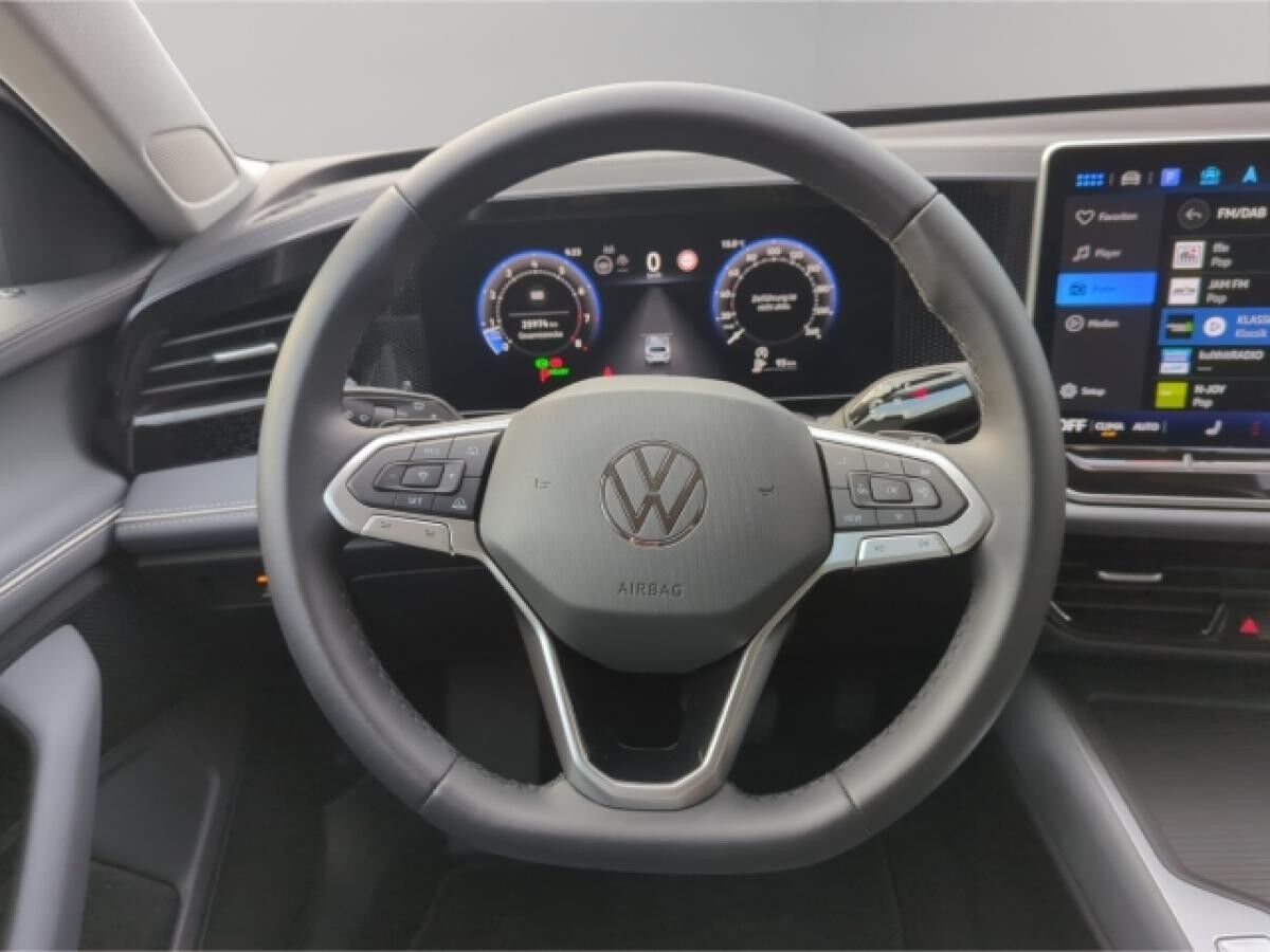 Volkswagen Passat Business 1.5 eTSI DSG, ACC,IQ.DRIVE,RFK,AHK,SHZ