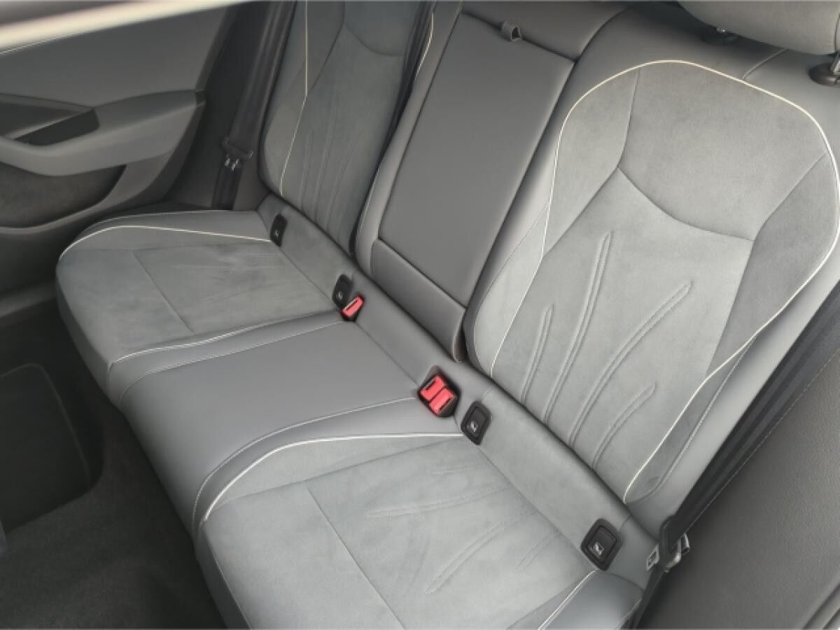 Volkswagen Passat Business 1.5 eTSI DSG, ACC,IQ.DRIVE,RFK,AHK,SHZ