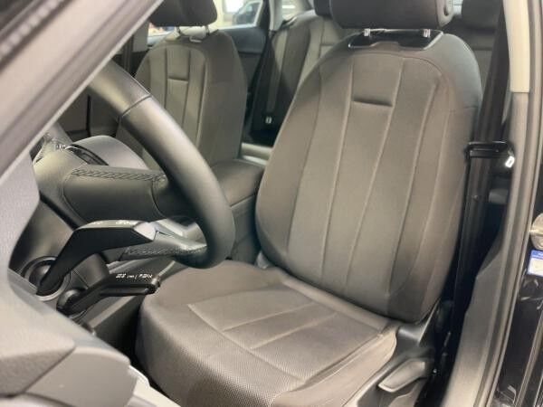 Audi A4 Limousine 35 TFSI Navi Sitzheizung Einparkhilfe v+h