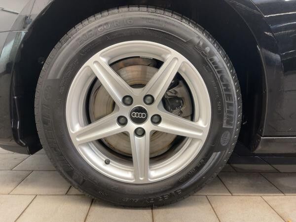 Audi A4 Limousine 35 TFSI Navi Sitzheizung Einparkhilfe v+h