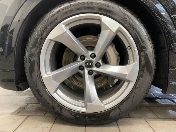 Audi Q8 S line 55 TFSI quattro Pano Matrix AHK B&O Kamera