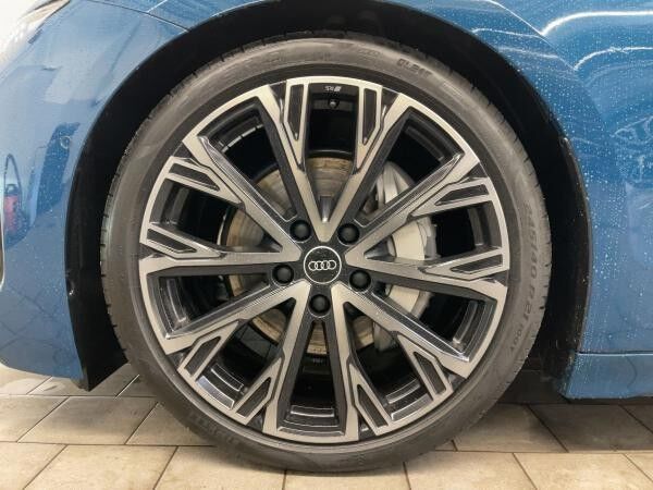 Audi A6 e-tron quattro edition one blue Pano Head-Up B&O