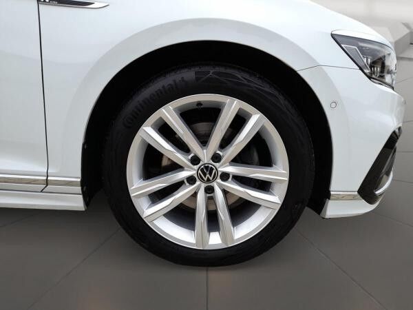 Volkswagen Passat Variant 2.0 TDI R-Line AHK Matrix STH Pano