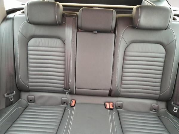 Volkswagen Passat Variant 2.0 TDI R-Line AHK Matrix STH Pano