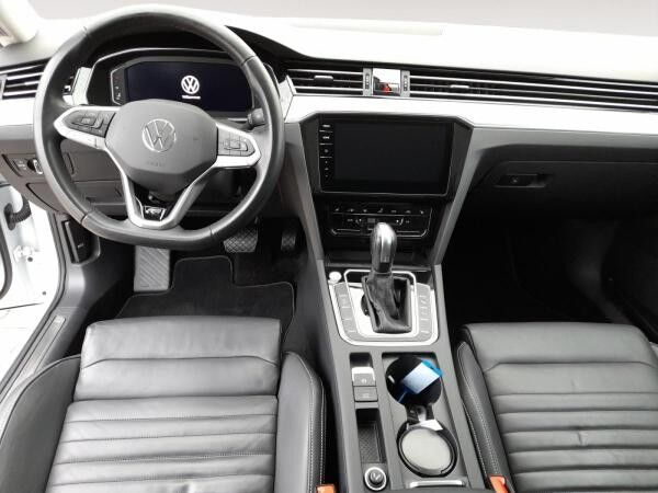 Volkswagen Passat Variant 2.0 TDI R-Line AHK Matrix STH Pano