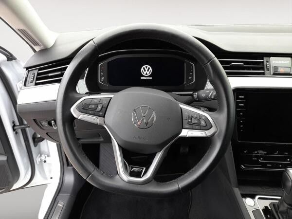 Volkswagen Passat Variant 2.0 TDI R-Line AHK Matrix STH Pano