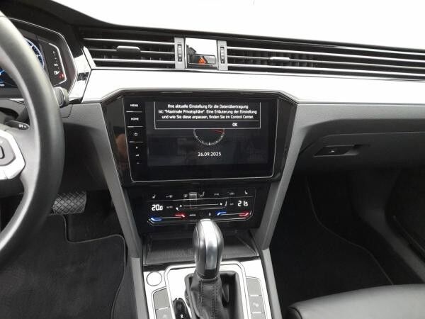 Volkswagen Passat Variant 2.0 TDI R-Line AHK Matrix STH Pano
