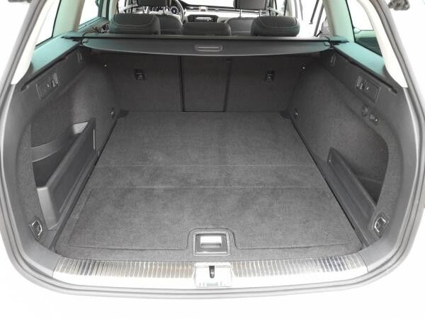 Volkswagen Passat Variant 2.0 TDI R-Line AHK Matrix STH Pano