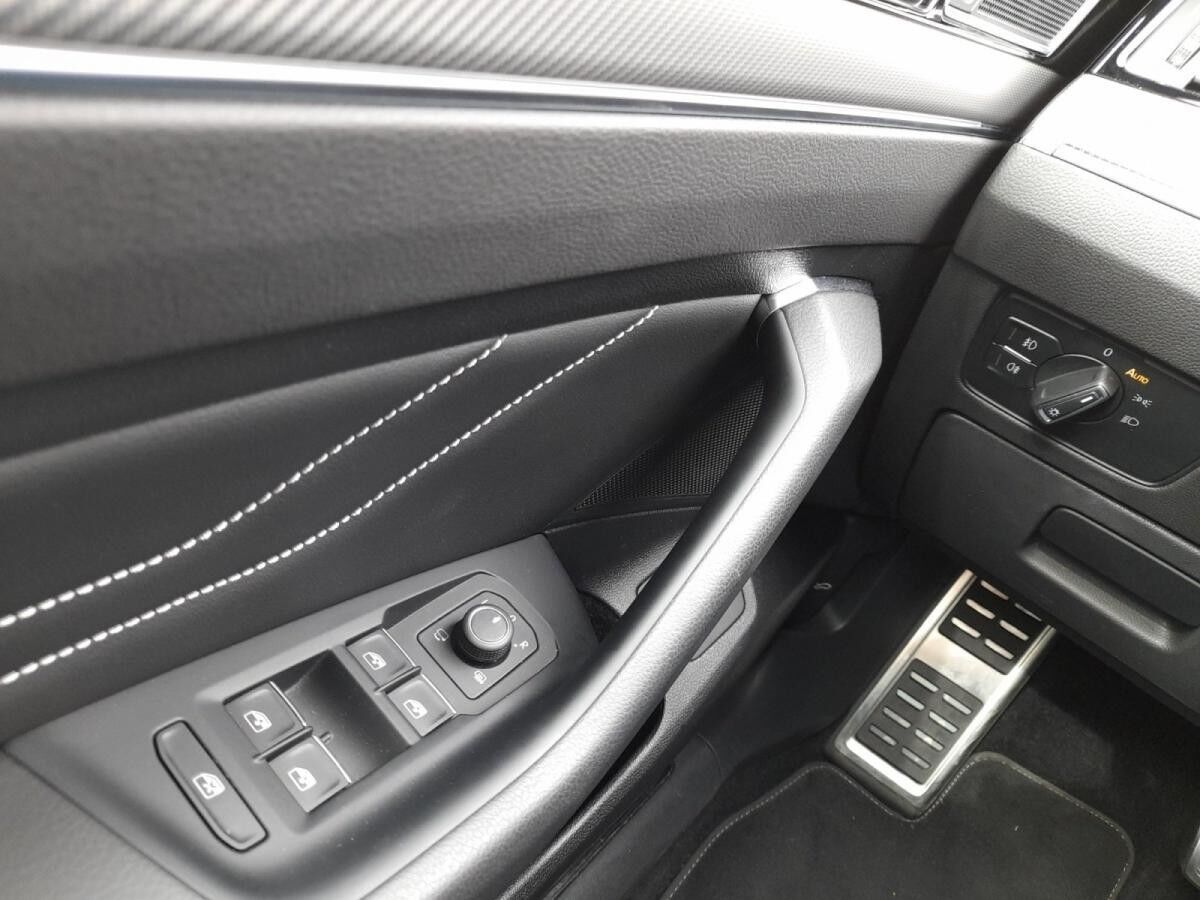 Volkswagen Passat Variant 2.0 TDI Elegance R-Line AHK STHZG