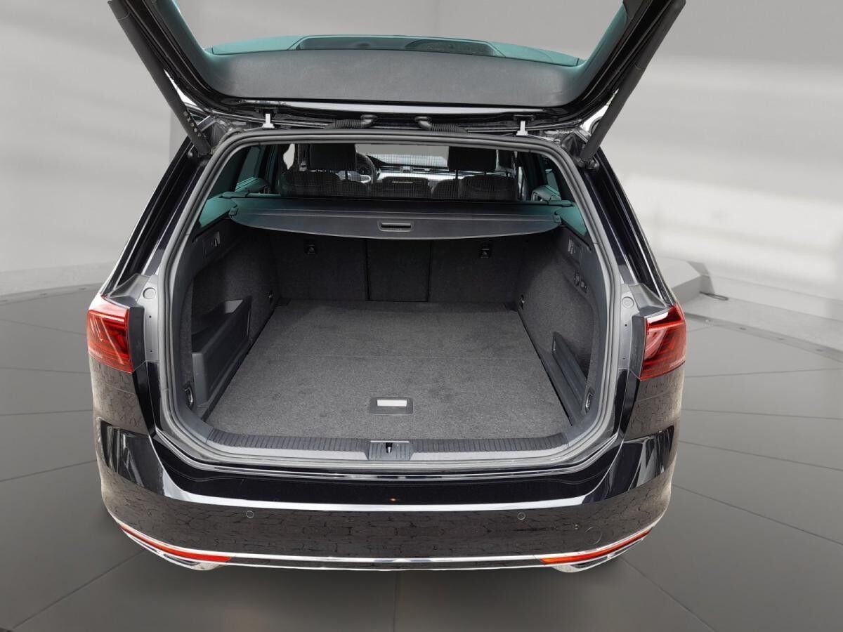 Volkswagen Passat Variant 2.0 TDI Elegance R-Line AHK STHZG