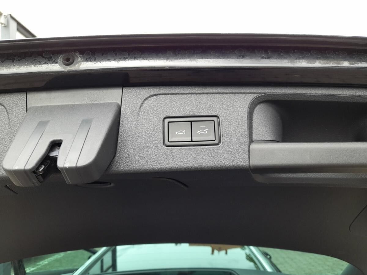 Volkswagen Passat Variant 2.0 TDI Elegance R-Line AHK STHZG