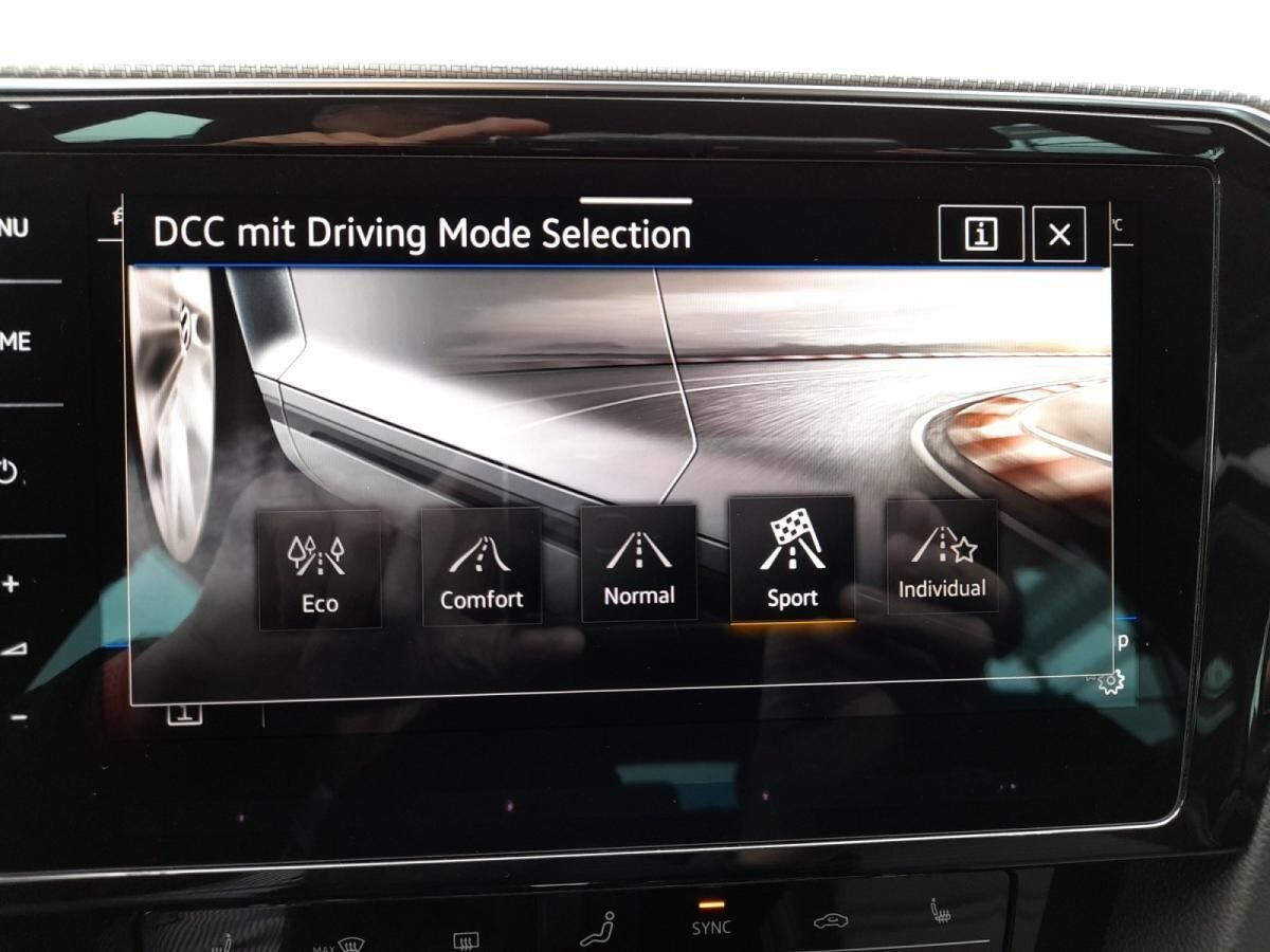 Volkswagen Passat Variant 2.0 TDI Elegance R-Line AHK STHZG