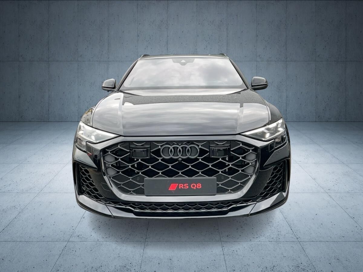 Audi RS Q8 SUV performance tiptr. Vmax 305 PANO HUD 23