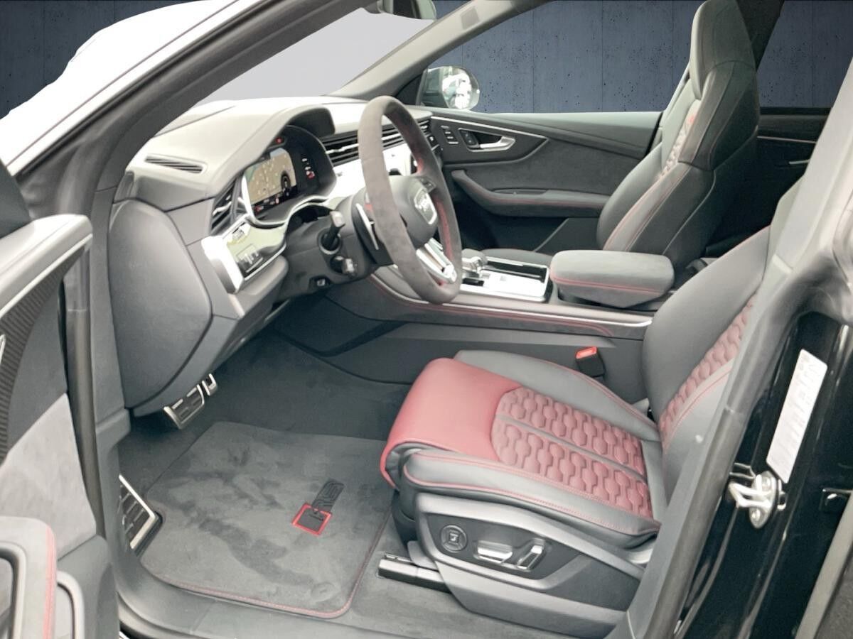 Audi RS Q8 SUV performance tiptr. Vmax 305 PANO HUD 23