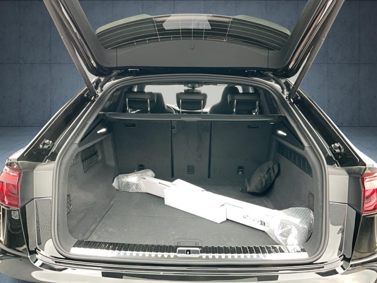 Audi RS Q8 SUV performance tiptr. Vmax 305 PANO HUD 23