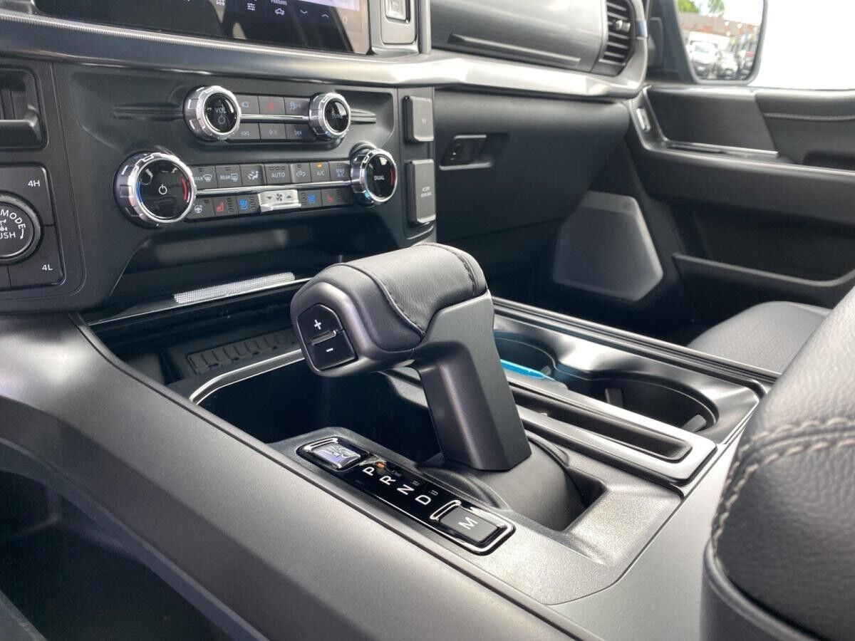 Ford F 150 LARIAT Black Edition 2025 4X4 5.0L