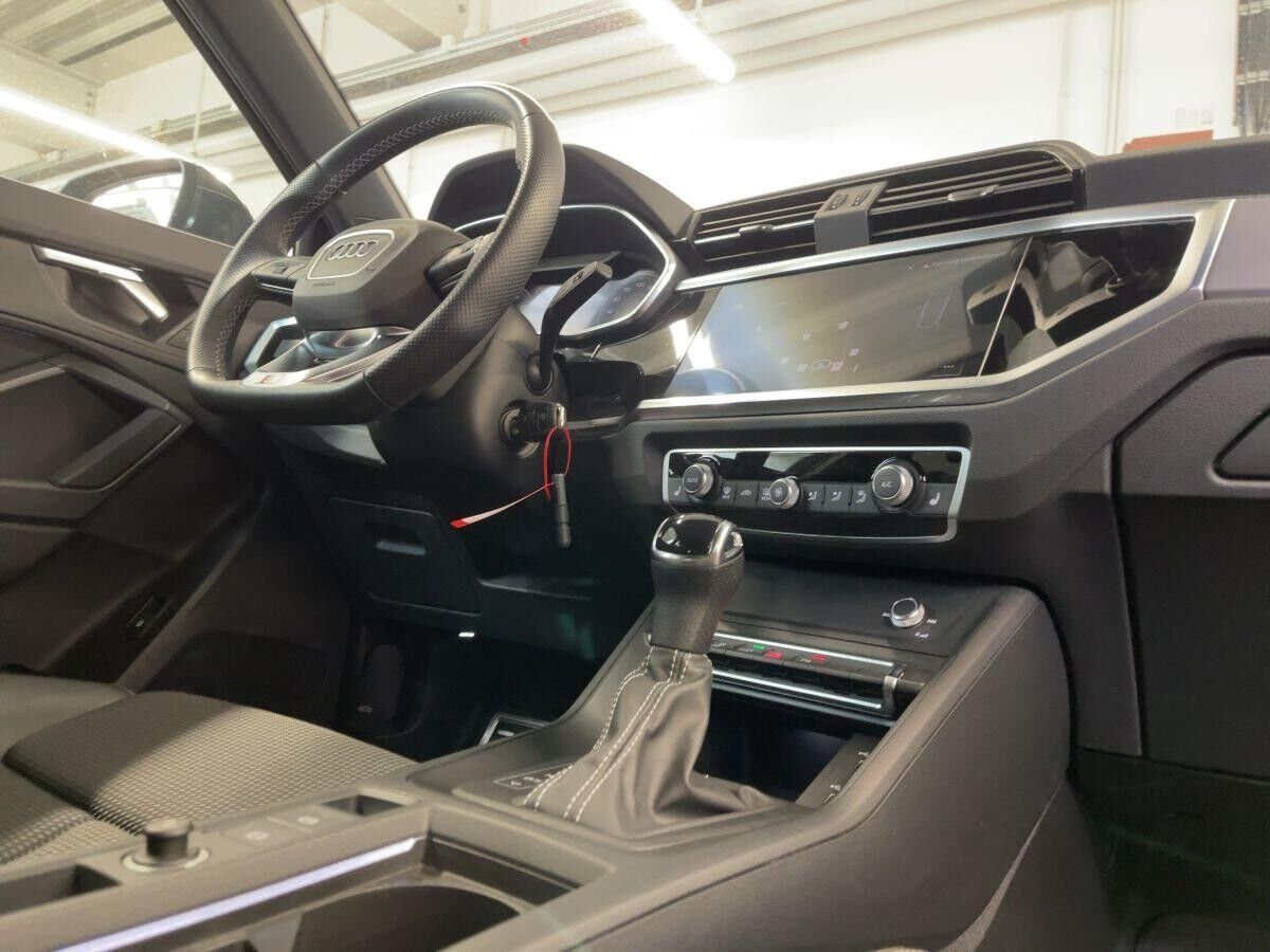 Audi Q3 45 TFSIe virtual DAB Navi LED Teilleder