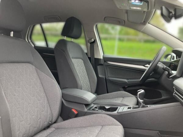 Volkswagen Golf VIII Life 1.5TSI / Navi, App, RFK, LED, ACC