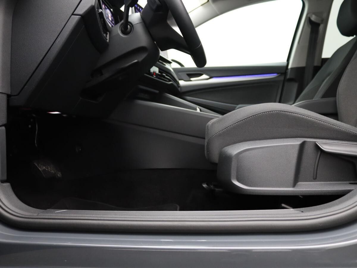 Volkswagen Golf Life 2.0 TDI DSG / Navi, App, RFK, LED, HuD