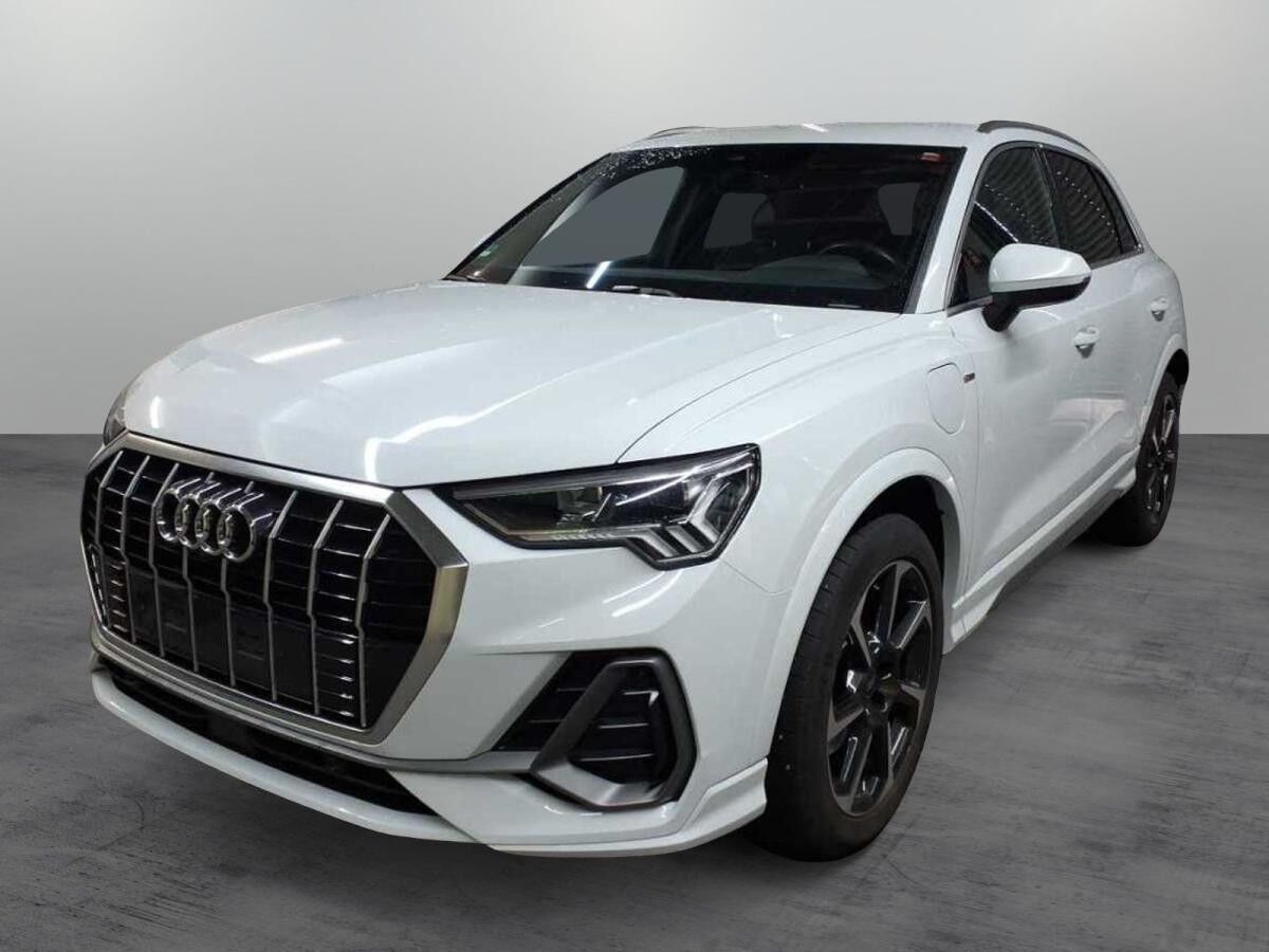 Audi Q3 S-Line 45TFSIe S-tronic/ Navi, 360°, AHK, LED