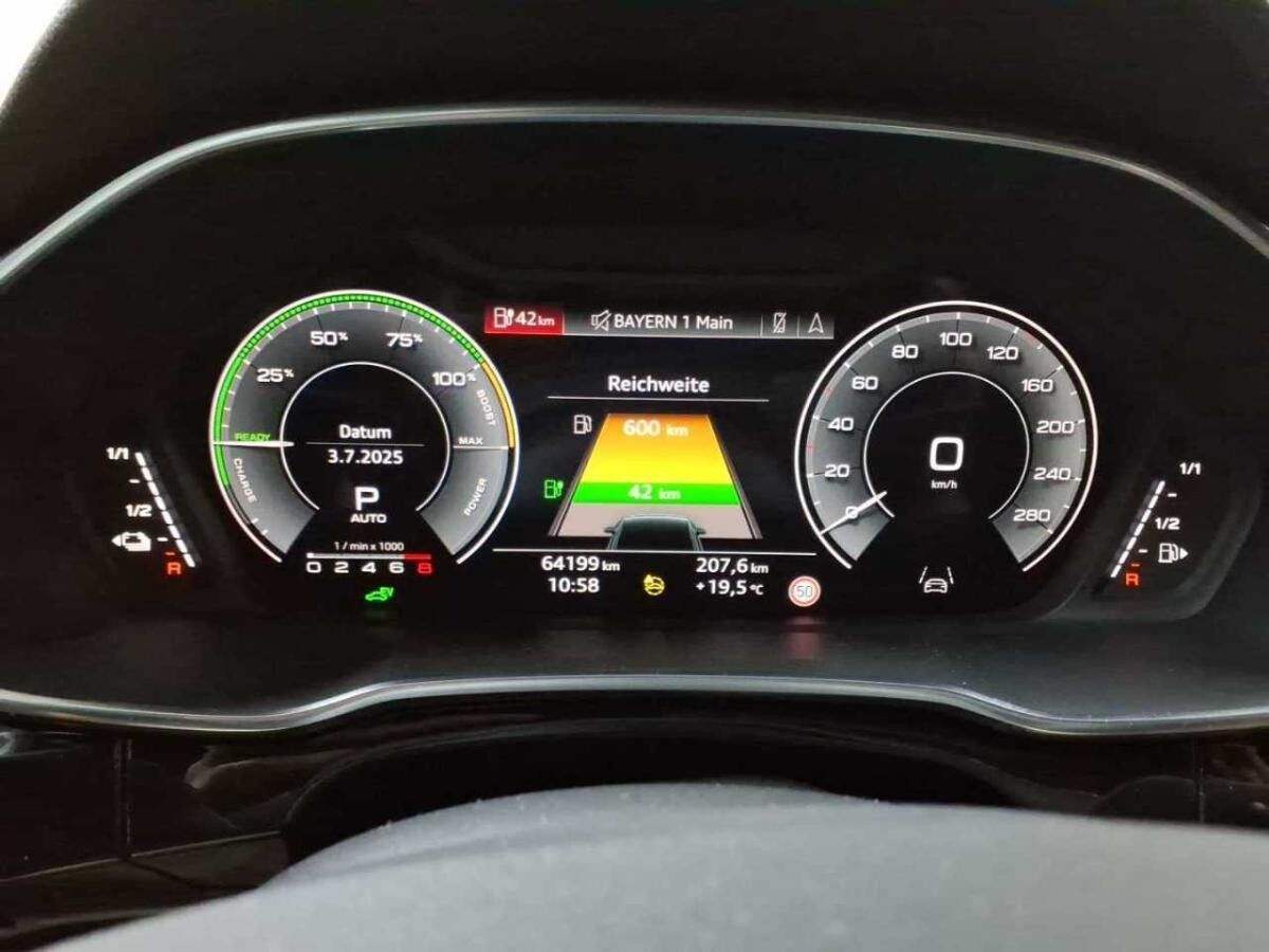 Audi Q3 S-Line 45TFSIe S-tronic/ Navi, 360°, AHK, LED