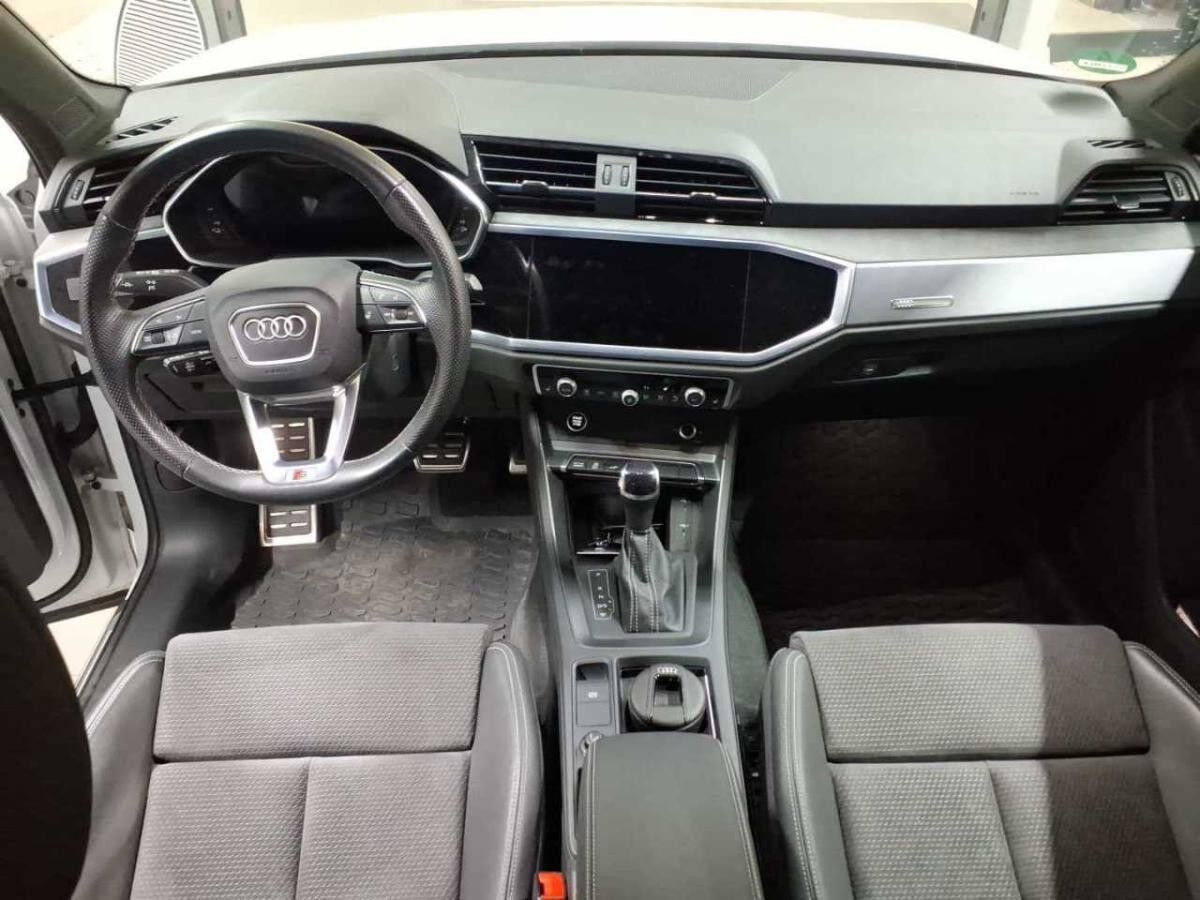 Audi Q3 S-Line 45TFSIe S-tronic/ Navi, 360°, AHK, LED