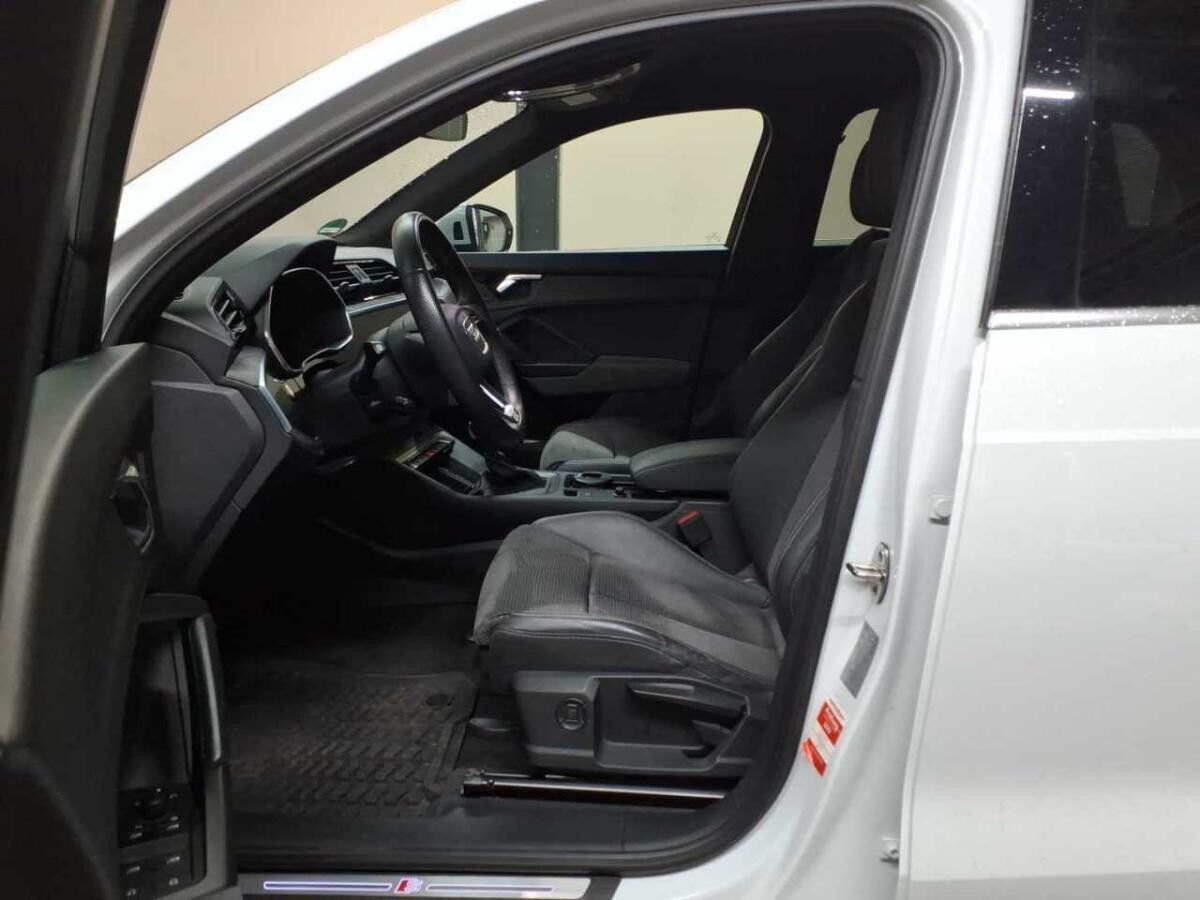 Audi Q3 S-Line 45TFSIe S-tronic/ Navi, 360°, AHK, LED