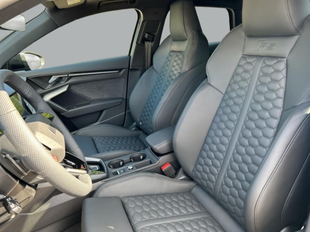 Audi RS3 Sportback 2.5 TFSI HUD+PANO+NAVI+LEDER+MATRIX-LED
