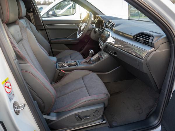 Audi Q3 S line 40 TFSI quattro