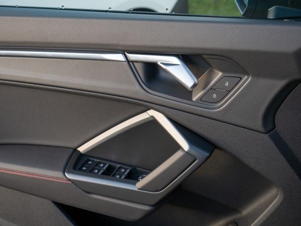 Audi Q3 S line 40 TFSI quattro