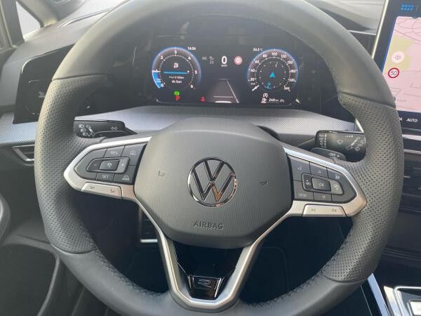Volkswagen Golf R-Line 2,0TDI 110kW NAVI 360° BLACK MATRIX -Gewerbeleasing