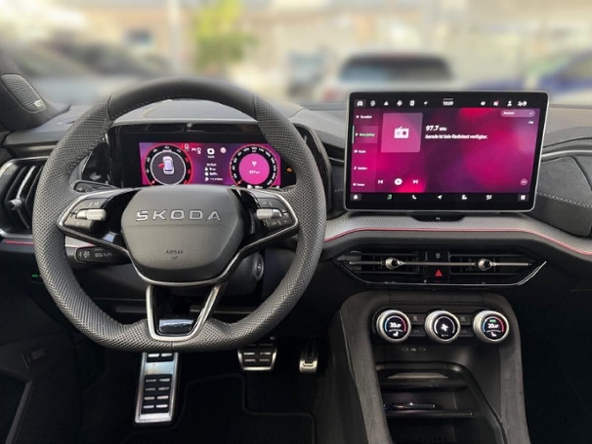 Skoda Kodiaq 2.0 TDI DSG 4x4 Sportline *AHK*PANORAMA* Skoda Kodiaq 2.0 TDI DSG 4x4 Sportline *AHK*PANORAMA*