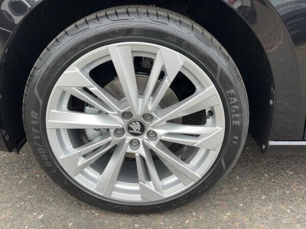 Skoda Scala TOUR 1,5 TSI DSG *AHZV NAVI ACC KESSY*
