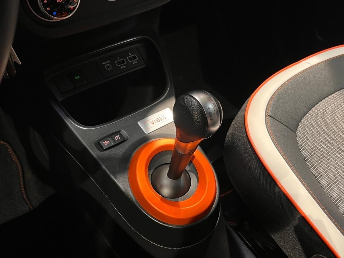 Renault Twingo Vibes Electric Navi+SHZ+Kam.+KlimaA+PDC