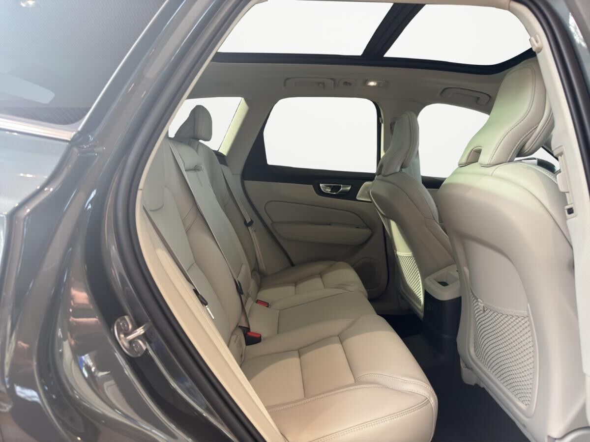 Volvo XC60 Ultra Bright 2026 T8 AWD 8-Gang