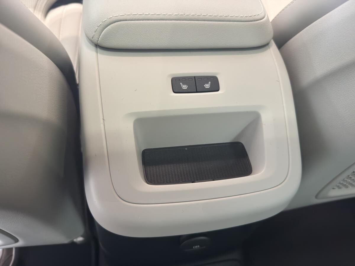 Volvo XC60 Ultra Bright 2026 T8 AWD 8-Gang