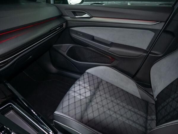 Volkswagen Golf Variant 2.0 TSI R-Line Black DCC H&K Kamera