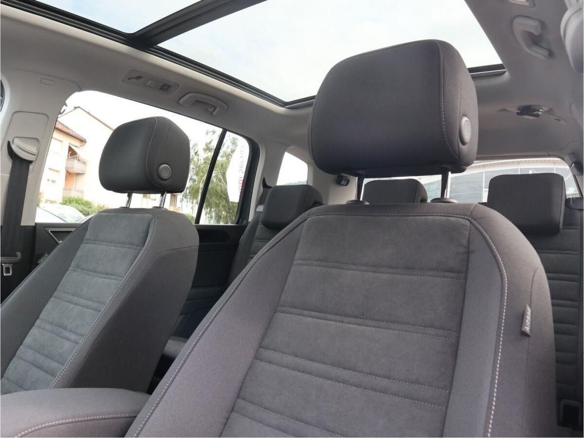 Volkswagen Touran Highline 2,0 TDI SCR (150 PS) DSG*7-Sitzer*AHK*TOP*STANDHZG*WINTERRÄDER*GEWERBE