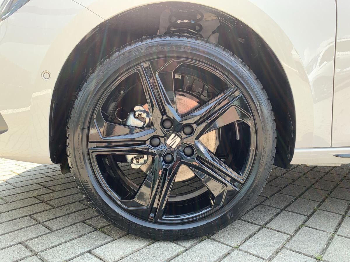 Seat Leon FR Black Edition 1.5 eTSI 110 kW (150 PS) 7-Gang-DSG;HERBSTDEAL!!!;AHZV;Winterpaket;Navi uvm.