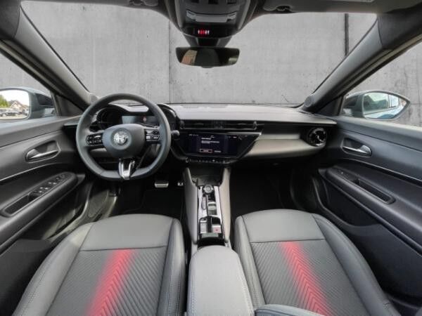 Alfa Romeo Junior IBRIDA Speciale 1.2 VGT MASSAGE+PANORAMA+PDC+KAMERA+CARPLAY+NAVI