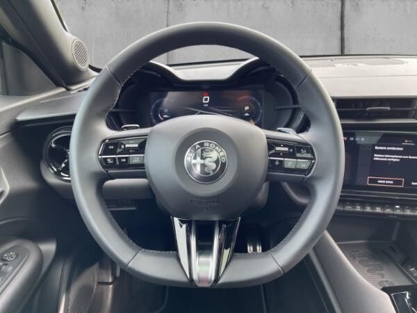 Alfa Romeo Junior IBRIDA Speciale 1.2 VGT MASSAGE+PANORAMA+PDC+KAMERA+CARPLAY+NAVI