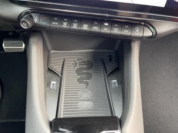 Alfa Romeo Junior IBRIDA Speciale 1.2 VGT MASSAGE+PANORAMA+PDC+KAMERA+CARPLAY+NAVI